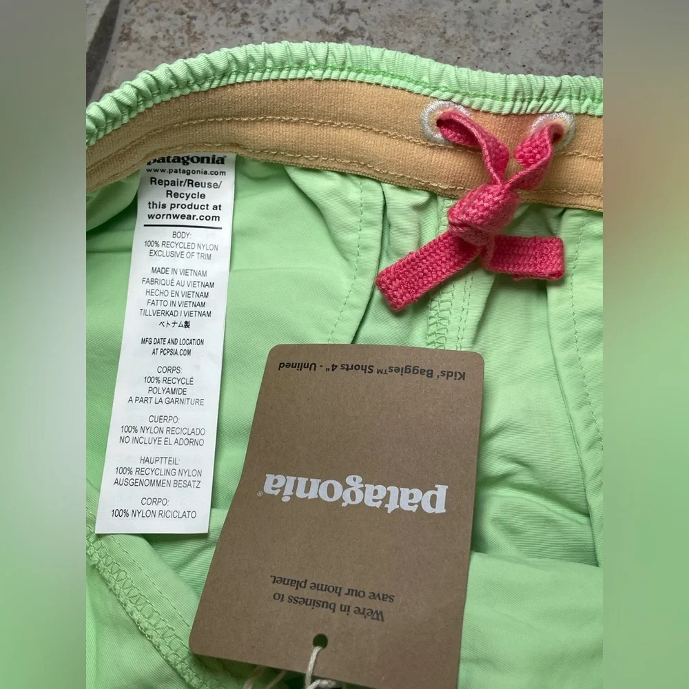 NWT Patagonia Salamander Green Kids Baggies Shorts 4” unlined